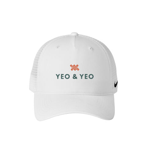 Nike Snapback Mesh Trucker Cap Thumbnail